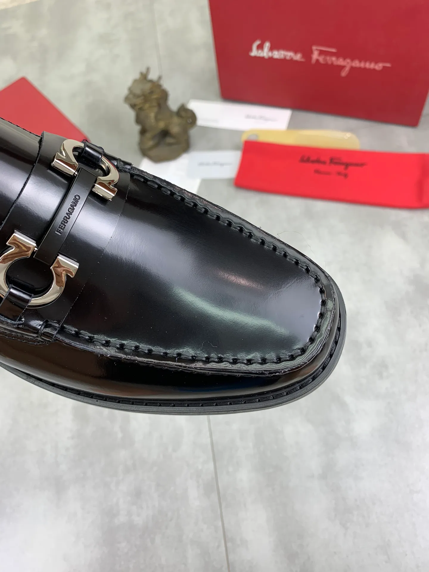 Men's Men's Shoes 💰P460💰[New Style] Water-dyed Niuli 🆘[Salvatore Ferragamo] Ferragamo's latest casual business leather shoes for men! Available at counters simultaneously! The fabric is made of specially imported original calfskin, the lining is made of imported water-dyed cowhide, and the original combination outsole is absolutely luxurious and leads the fashion trend. Matching code: 38-45; 3️⃣ colors available